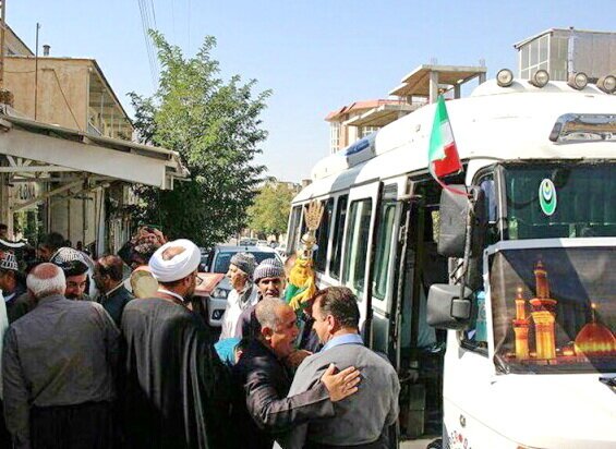 اولین گروه زوّار اهل سنت «بانه» عازم راهپیمایی اربعین شد اولین گروه زوّار اهل سنت «بانه» عازم راهپیمایی اربعین شد