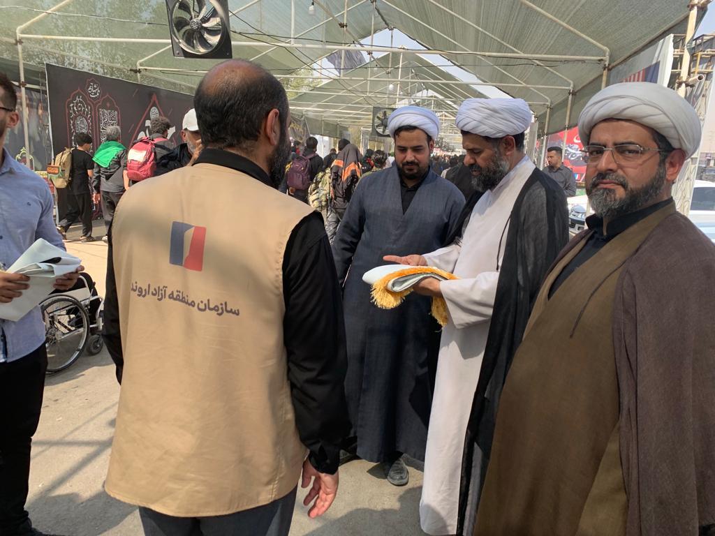 کتیبه های اهدایی رهبرمعظم انقلاب تقدیم مواکب شد کتیبه های اهدایی رهبرمعظم انقلاب تقدیم مواکب شد