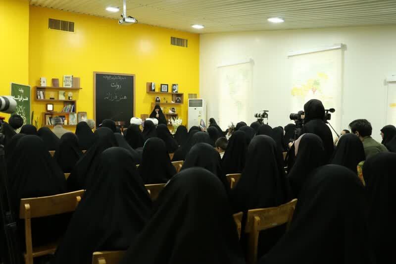 یادبود هنرمند جهادی «فرزانه پزشکی» در قم یادبود هنرمند جهادی «فرزانه پزشکی» در قم