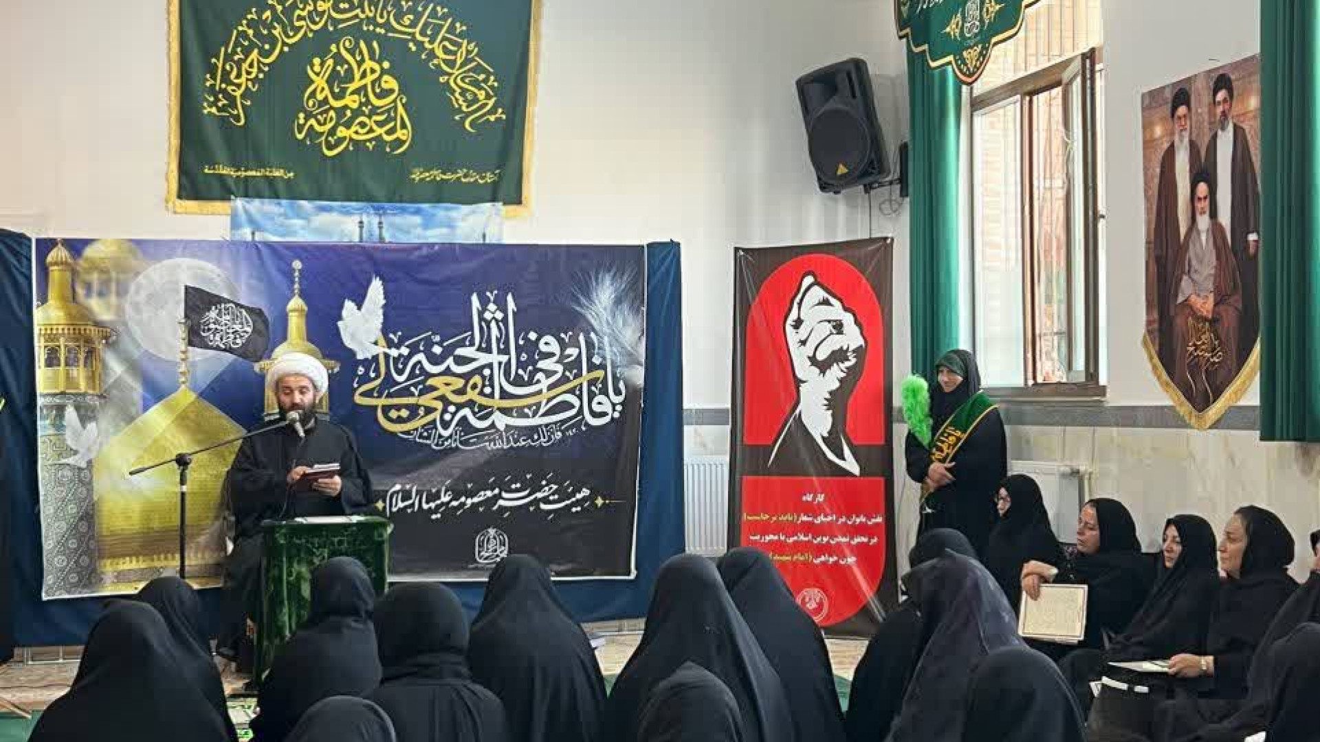 نشست نقش بانوان در احیای شعار «باید برخاست» در امامزاده صالح اردبیل