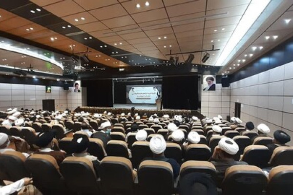 وفاداری به نظام و رهبری، واجب شرعی و راه برون‌رفت از بحران است