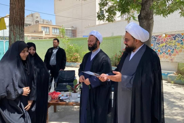 تجلیل مدیرکل تبلیغات اسلامی استان سمنان از دختران ممتاز مدرسه صدرای ولایت؛ تأکید بر نقش جوانان نخبه در ترویج ارزش‌های اسلامی"