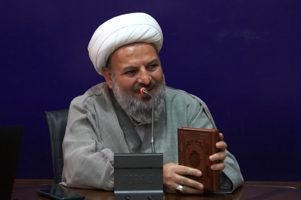 طرح زندگی با آیه‌ها را نه به‌عنوان وظیفه سازمانی بلکه به‌عنوان یک مسئولیت ایمانی و انقلابی است