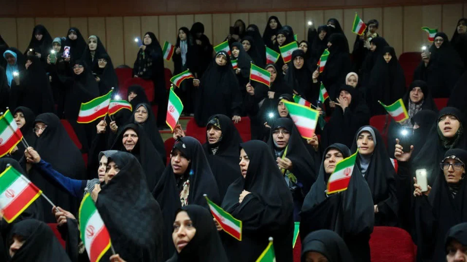 بانوان قمی با عشق به وطن، سرود «ای ایران» را همنوا شدند