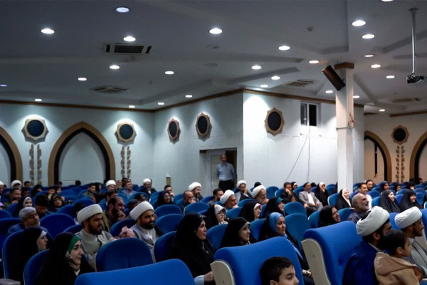 از سخنرانی درباره مهر فاطمی تا تئاتر طنز اقوام خوزستانی در جشن روز زن