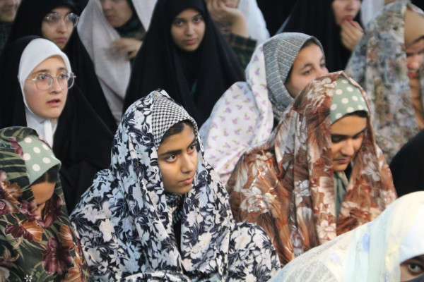 اعتکاف دخترانه همراه با عطر شهدا