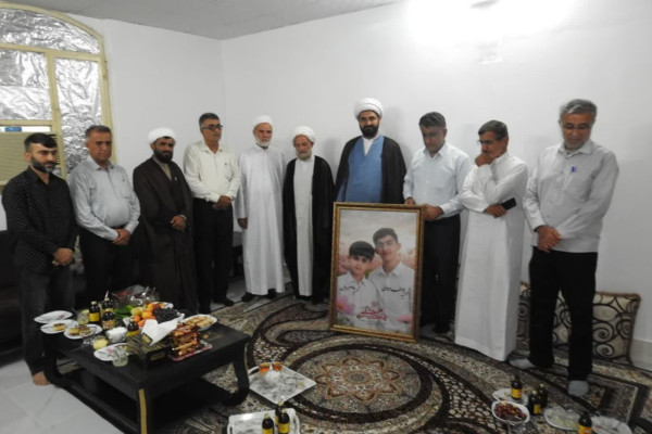 دیدار و تکریم خانواده شهدای دانش‌آموز اهل‌سنت «جنگ رمضان» در لارستان