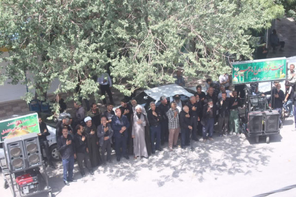 نغمه‌های چاووش‌خوانی در بوانات و برافراشتن پرچم عزای سیدالشهدا (ع)