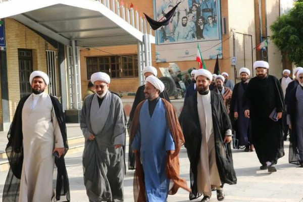 حضور معاونان فرهنگی سازمان تبلیغات در مناطق اهل سنت و ادای احترام به شهدا