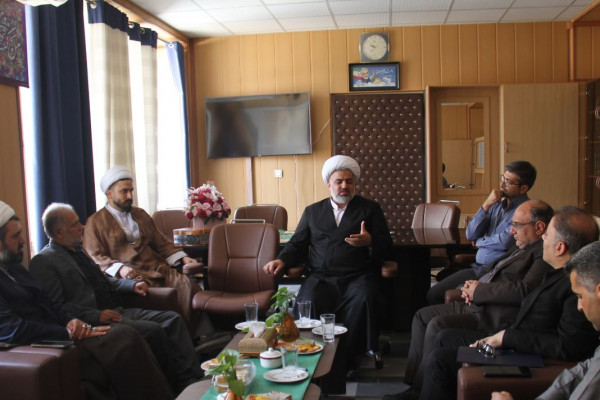 تقدیر از حجت‌الاسلام حاجی رضائی در نشست مشترک مسئولان شهرستان زرقان با مدیرکل جدید تبلیغات اسلامی فارس